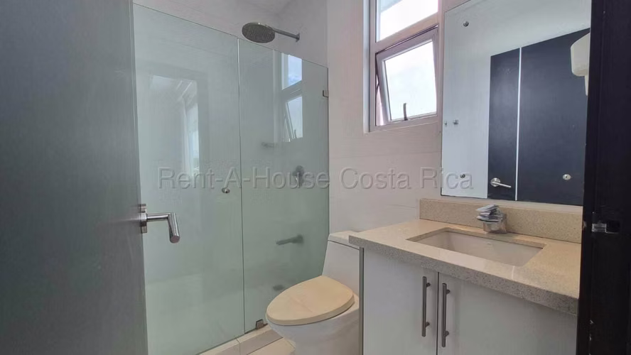 Venta de Casa en Piedades de Santa Ana.  - Imagen 2