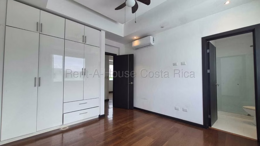 Venta de Casa en Piedades de Santa Ana.  - Imagen 4