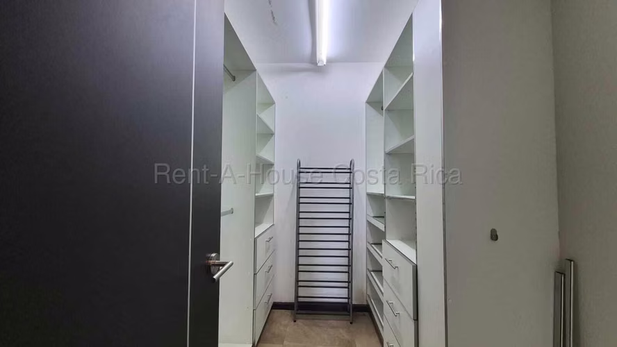 Venta de Casa en Piedades de Santa Ana.  - Imagen 8
