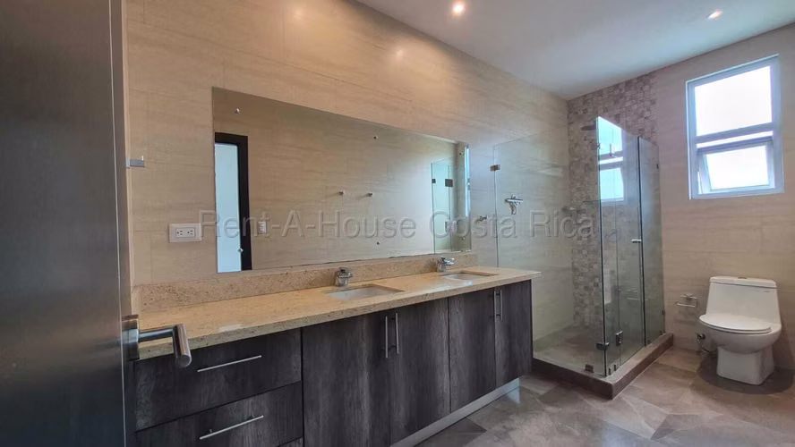 Venta de Casa en Piedades de Santa Ana.  - Imagen 9