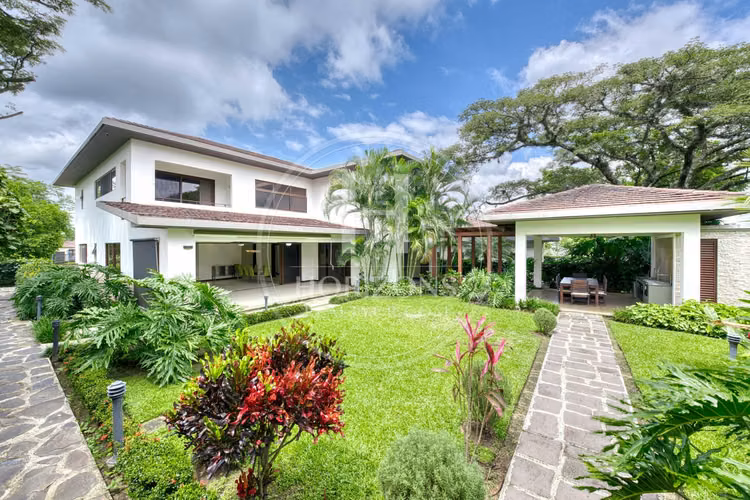 Se Vende Casa en Condominio NYA en Lindora Santa Ana 5 Habitaciones y Jardín noj1218or - Imagen 11