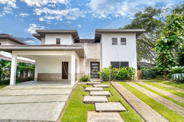 Se Vende Casa en Condominio NYA en Lindora Santa Ana 5 Habitaciones y Jardín noj1218or - Imagen 2