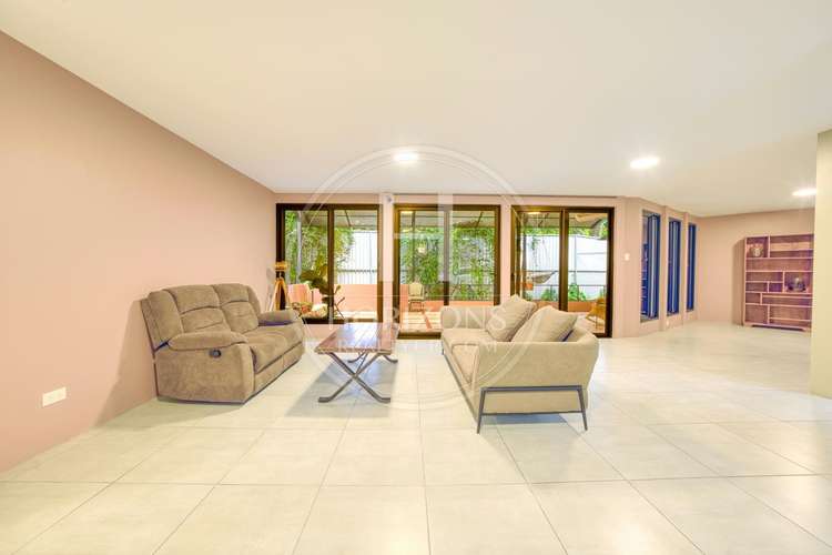 Casa de Una Planta en Los Yoses con Modernos Acabados 4 Habitaciones y jardín noj1226jb - Imagen 3