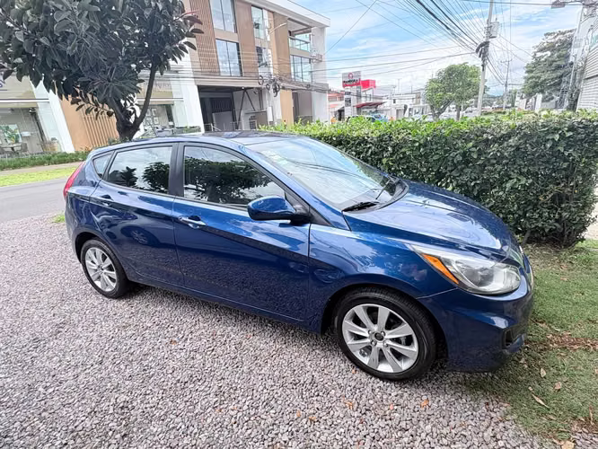 Se vende Hyundai Accent hatchback 2015 - Imagen 7