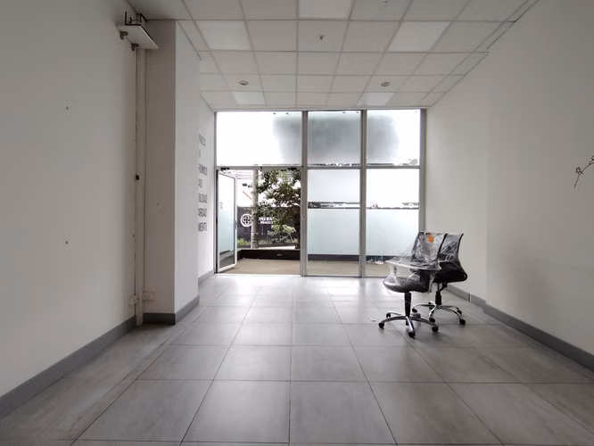 Local Comercial- Punto de venta Fte calle 80m2  - Imagen 7