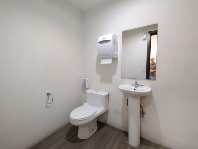 Local Comercial- Punto de venta Fte calle 80m2  - Imagen 20