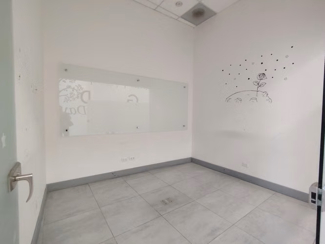 Local Comercial- Punto de venta Fte calle 80m2  - Imagen 12