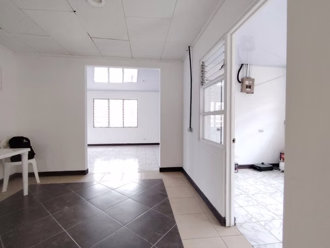 Ofibodega, Casa uso comercial Fte calle, parqueo  - Imagen 7