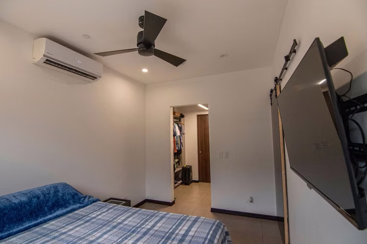 APARTAMENTO EN CONDOMINIO EN SANTA ANA EN 1ER PISO CON TERRAZA/PATIO Y LÍNEA BLANCA - Imagen 14