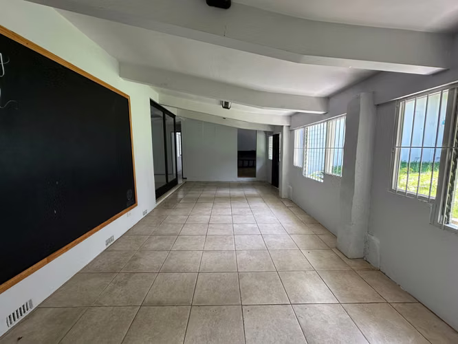Casa para Oficinas en Barrio Francisco Peralta - Imagen 12