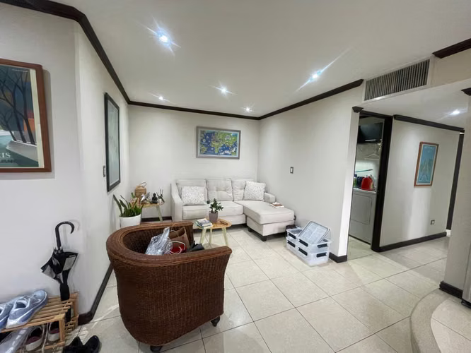 Apartamento con una vista excepcional al valle central  - Imagen 7