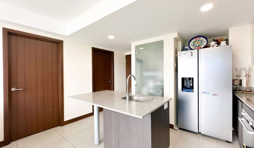 Apartamento en Los Yoses con Vistas y excelente ubicacion - Imagen 7