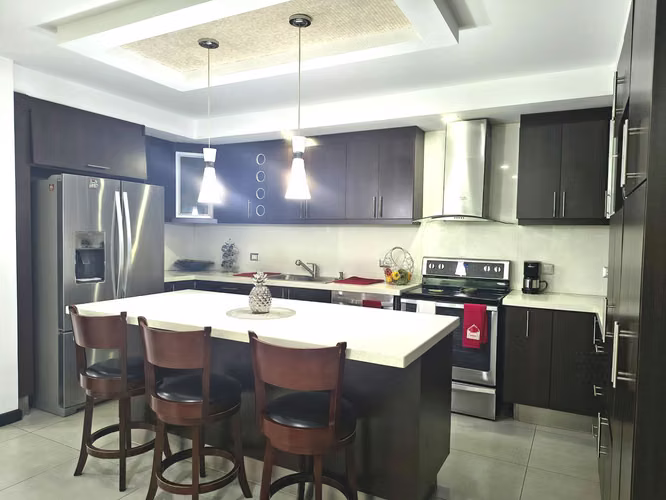 Casa amoblada en Pozos | 4 habitaciones, jardín y 466 m² - Imagen 4