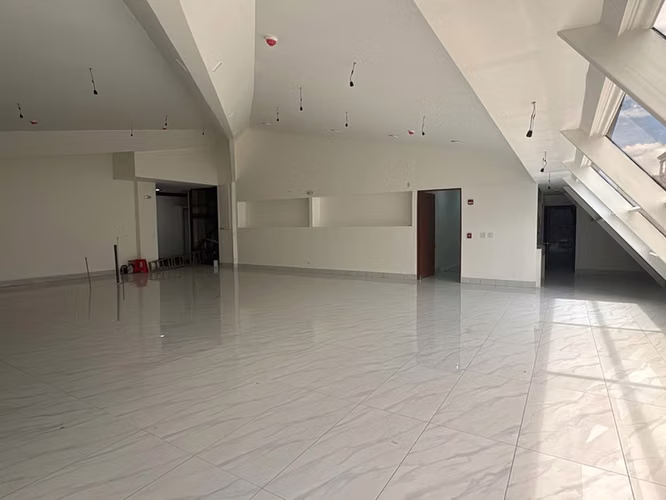 LOCALES EN ALQUILER EN PLAZA BOLANDI | SAN JOSÉ CENTRO - Imagen 4