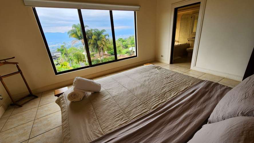 LUJOSA CASA DE MONTAÑA CON VISTAS EN SAN ANTONIO ESCAZU - Imagen 10