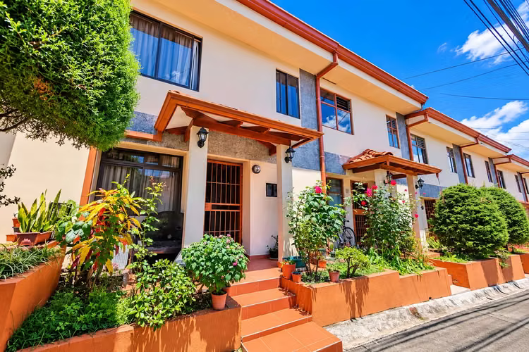 Venta casa Zapote, Barrio Cordoba, en Condominio, 4 habitaciones amplias  - Imagen 2