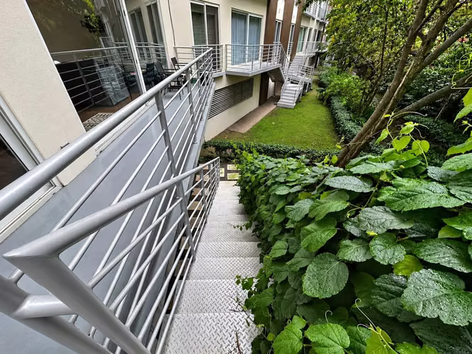Distrito 4 Escazú | 140 m² | Jardín privado | Vista al bosque