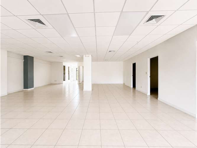 Alquiler de Local Comercial en Escazú - Excelente Salida a la pista - Imagen 2