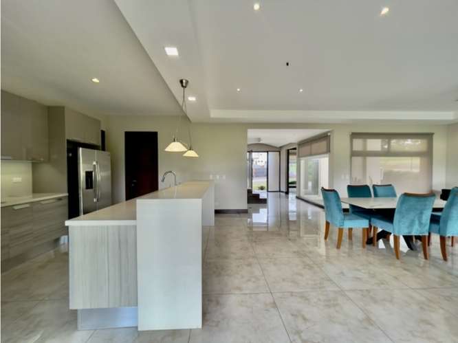 Moderna casa en la Guácima - Imagen 2