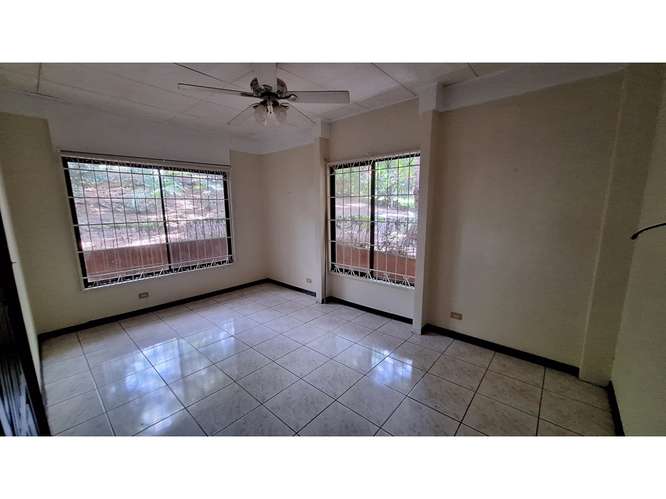 Casa Con Piscina Y Amplio Terreno En Orotina, Alajuela - Imagen 5