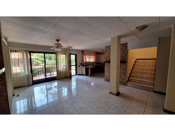 Casa Con Piscina Y Amplio Terreno En Orotina, Alajuela - Imagen 3