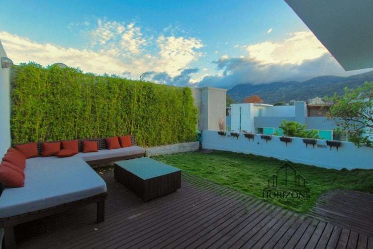Se Vende Apartamento de 3 Niveles con Rooftop Privado en Guachipelín Escazú 1 Habitación mas Estudio NJA903JB - Imagen 18