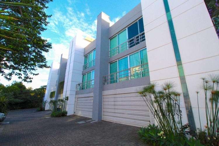 Se Vende Apartamento de 3 Niveles con Rooftop Privado en Guachipelín Escazú 1 Habitación mas Estudio NJA903JB - Imagen 3