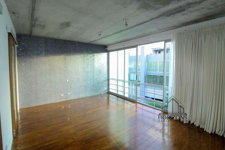Se Vende Apartamento de 3 Niveles con Rooftop Privado en Guachipelín Escazú 1 Habitación mas Estudio NJA903JB - Imagen 9