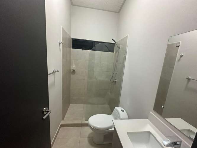 Alquiler de casa de una planta en Condominio Robles de Lindora, pozos Santa Ana - Imagen 11