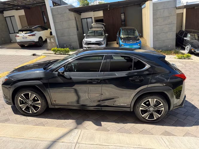 Lexus UX 250h hybrid 2020! AS NEW