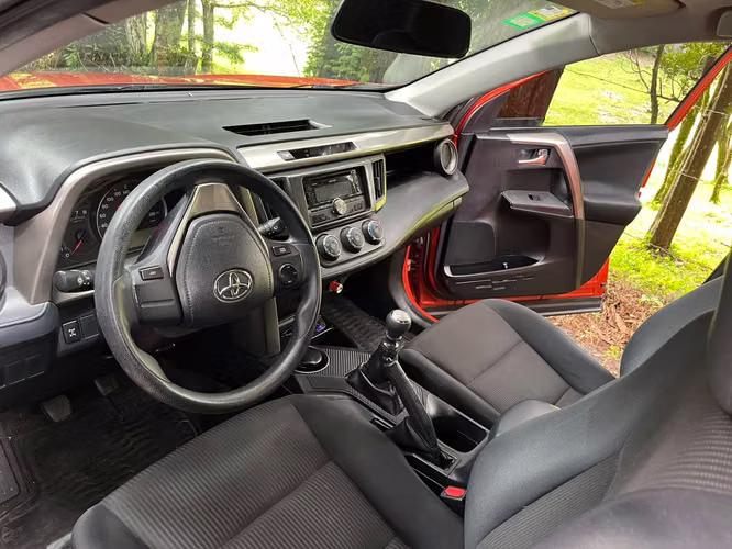 SE VENDE: Toyota RAV4 2.5L 4x4 Manual  - Imagen 7