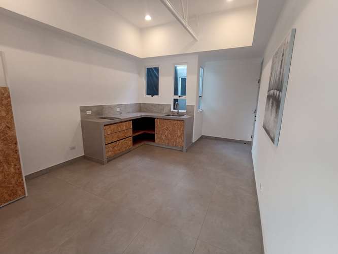 Studio de un dormitorio, semiamueblado en Barrio Amon, iluminacion natural, sin parqueo.   - Imagen 2