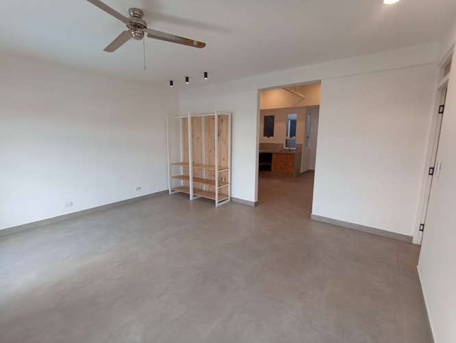 One bedroom studio, semi-furnished in Barrio Amon, natural lighting, no parking.