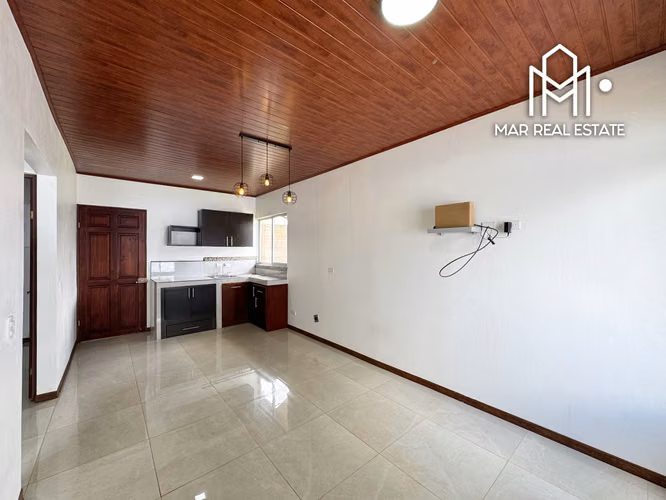 Casa En Alquiler Independiente En Guácima Centro | Amplia Área Verde Y Cochera Techada - Imagen 3