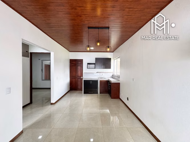 Casa En Alquiler Independiente En Guácima Centro | Amplia Área Verde Y Cochera Techada - Imagen 4