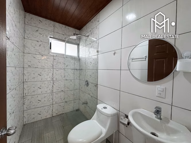 Casa En Alquiler Independiente En Guácima Centro | Amplia Área Verde Y Cochera Techada - Imagen 9