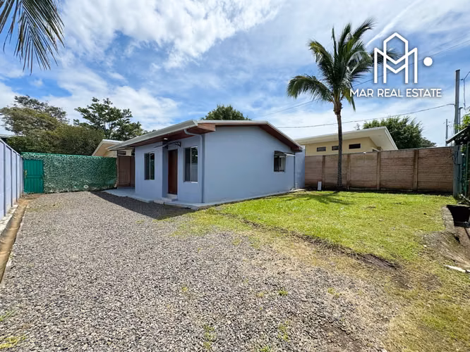 Casa En Alquiler Independiente En Guácima Centro | Amplia Área Verde Y Cochera Techada