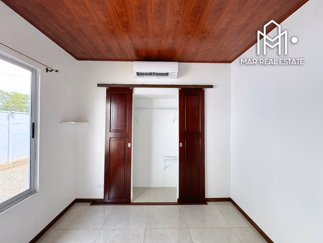 Casa En Alquiler Independiente En Guácima Centro | Amplia Área Verde Y Cochera Techada - Imagen 8
