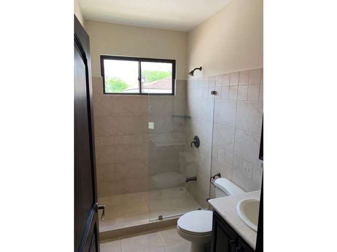 SANTA ANA | Casa de Lujo 1 Nivel con Piscina Privada | Alquiler $4,050 - Imagen 13