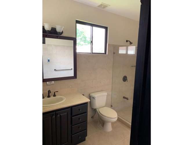 SANTA ANA | Casa de Lujo 1 Nivel con Piscina Privada | Alquiler $4,050 - Imagen 14