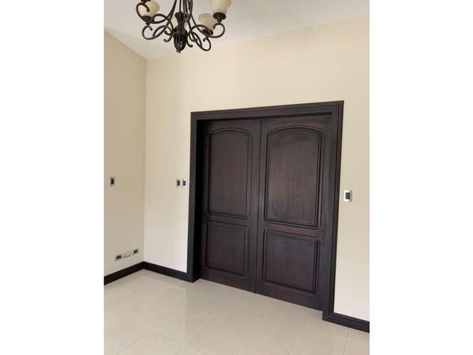 SANTA ANA | Casa de Lujo 1 Nivel con Piscina Privada | Alquiler $4,050 - Imagen 17