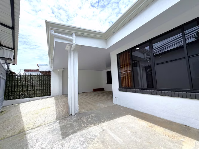 ALQUILER CASA DE UN NIVEL RENOVADA EN SABANILLA DE MONTES DE OCA CERCA DEL COLEGIO METODISTA  - Imagen 7