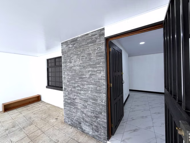 ALQUILER CASA DE UN NIVEL RENOVADA EN SABANILLA DE MONTES DE OCA CERCA DEL COLEGIO METODISTA  - Imagen 8