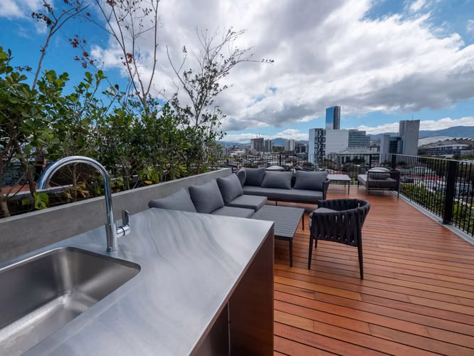 Hermoso Apartamento Amueblado de 2 Habitaciones en Alquiler en Nunciatura, San José – $1,800/mes (Sin Parqueo)