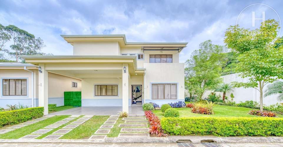Se Vende Casa Con Jardín en Residencial Altamonte Curridabat 4 Habitaciones noj1270sb - Imagen 1