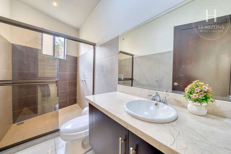 Se Vende Casa Con Jardín en Residencial Altamonte Curridabat 4 Habitaciones noj1270sb - Imagen 14