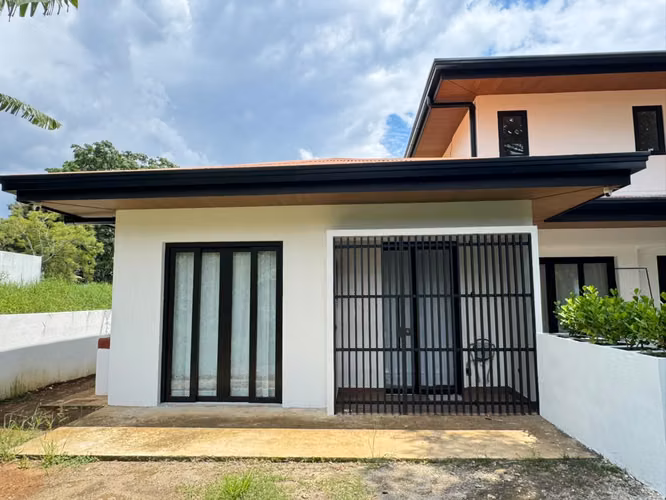 2 bedroom apartment, kitchen room, dining room.