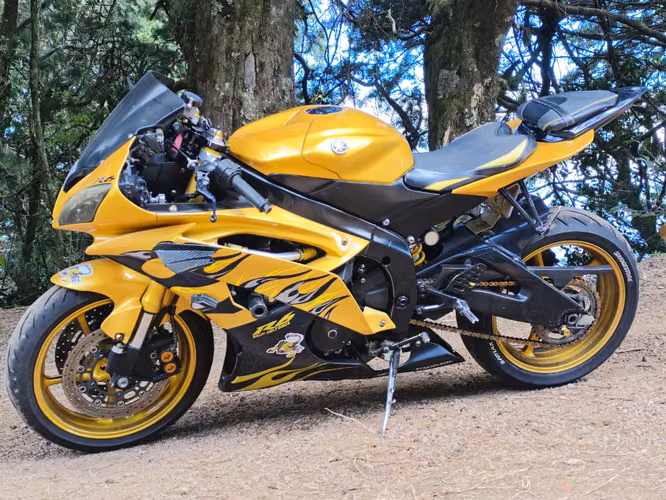 Yamaha R6 2008 (YZF-R6 600 cc) – 80.000 km, marchamo y DEKRA al día, nunca accidentada