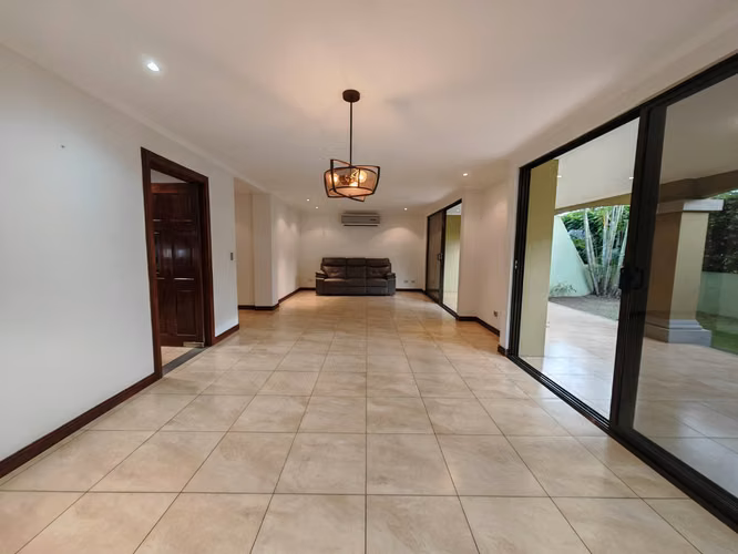 CASA ESQUINERA EN VENTA EN CONDOMINIO ALMERÍA, POZOS DE SANTA ANA  - Imagen 3