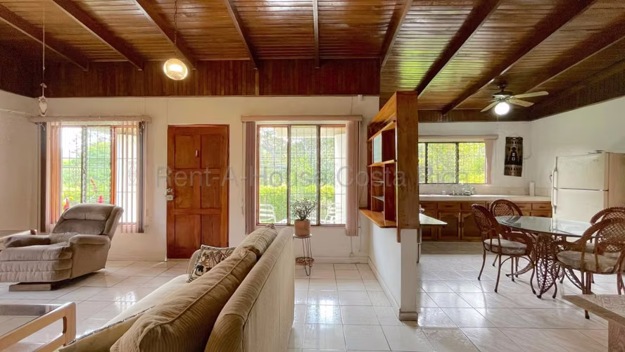 Venta de Casa de 1 planta con amplios espacios y zonas verdes en San Rafael de Escazu - Imagen 8
